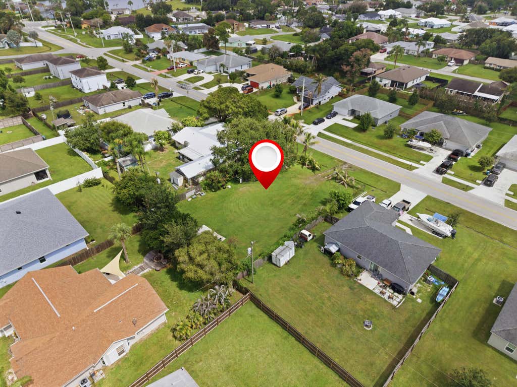 Photo of 719 SE Thornhill Drive, Port Saint Lucie, FL 34983 (MLS # B26054204)