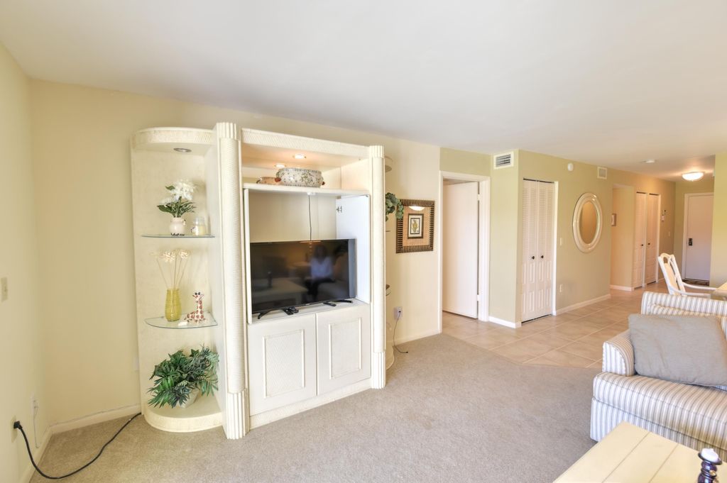 Photo of 15 Southport Lane #E, Boynton Beach, FL 33436 (MLS # R11071977)