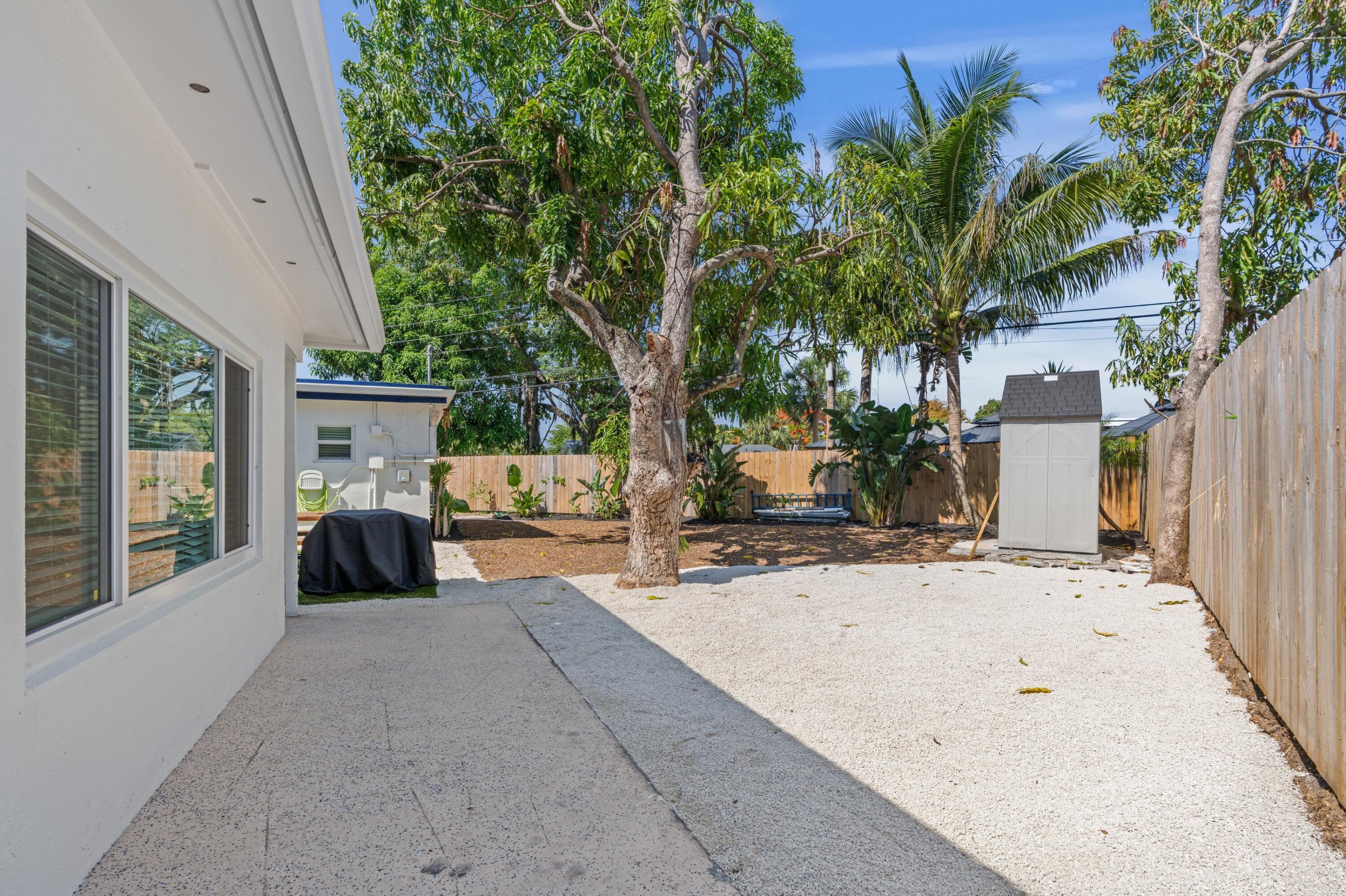 LAUDERDALE VILLAS - Residential