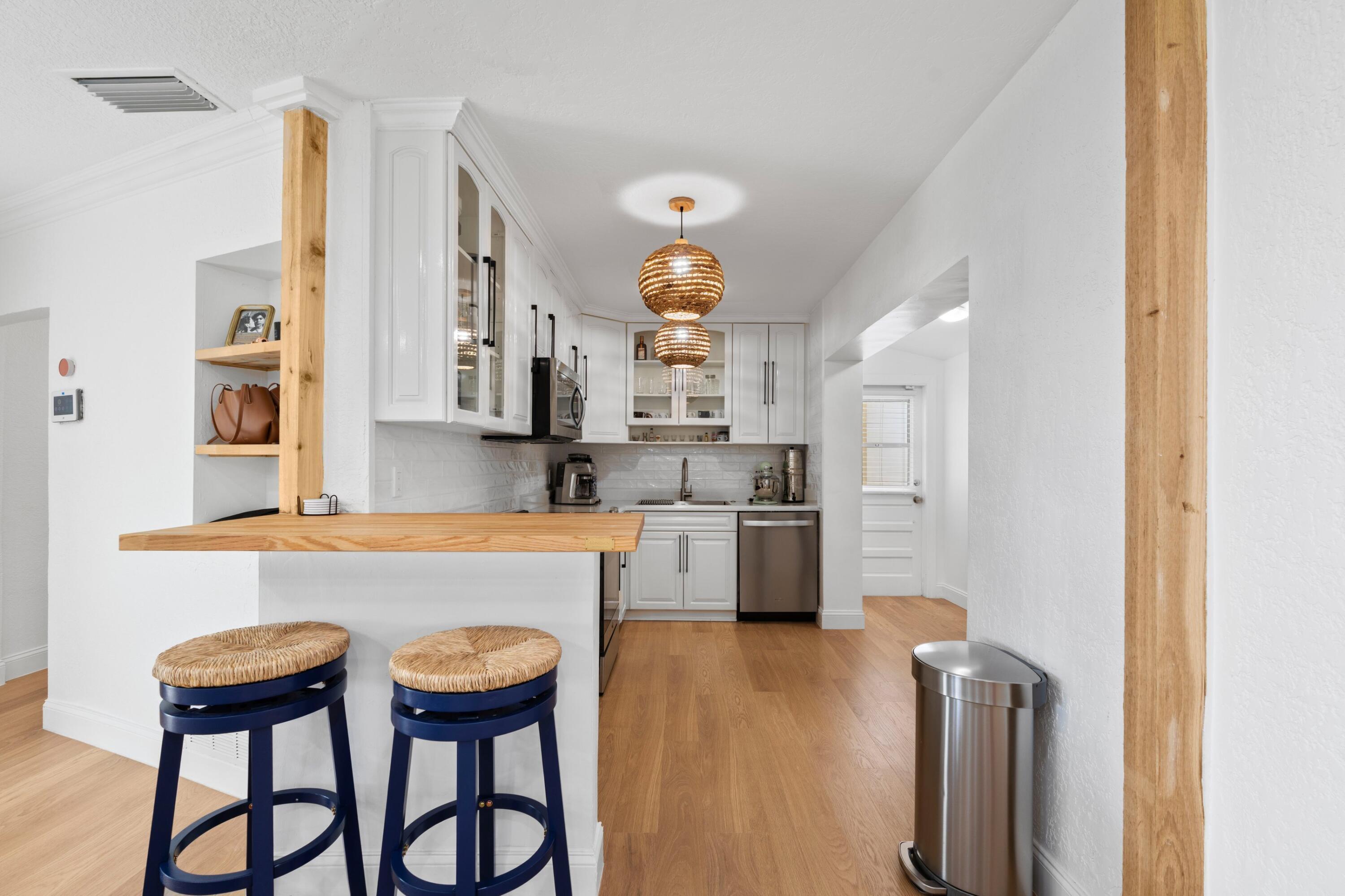 LAUDERDALE VILLAS - Residential