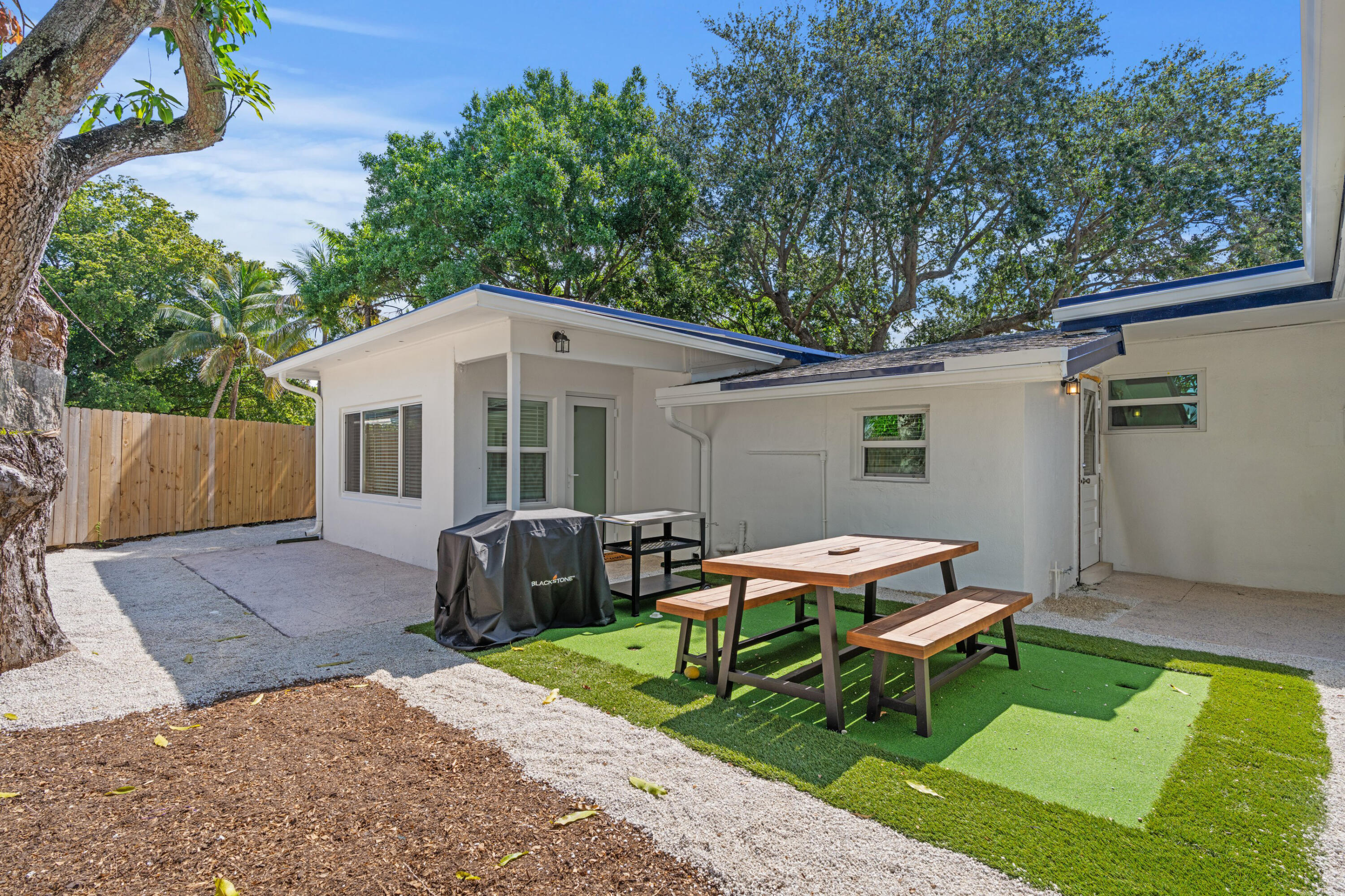 LAUDERDALE VILLAS - Residential