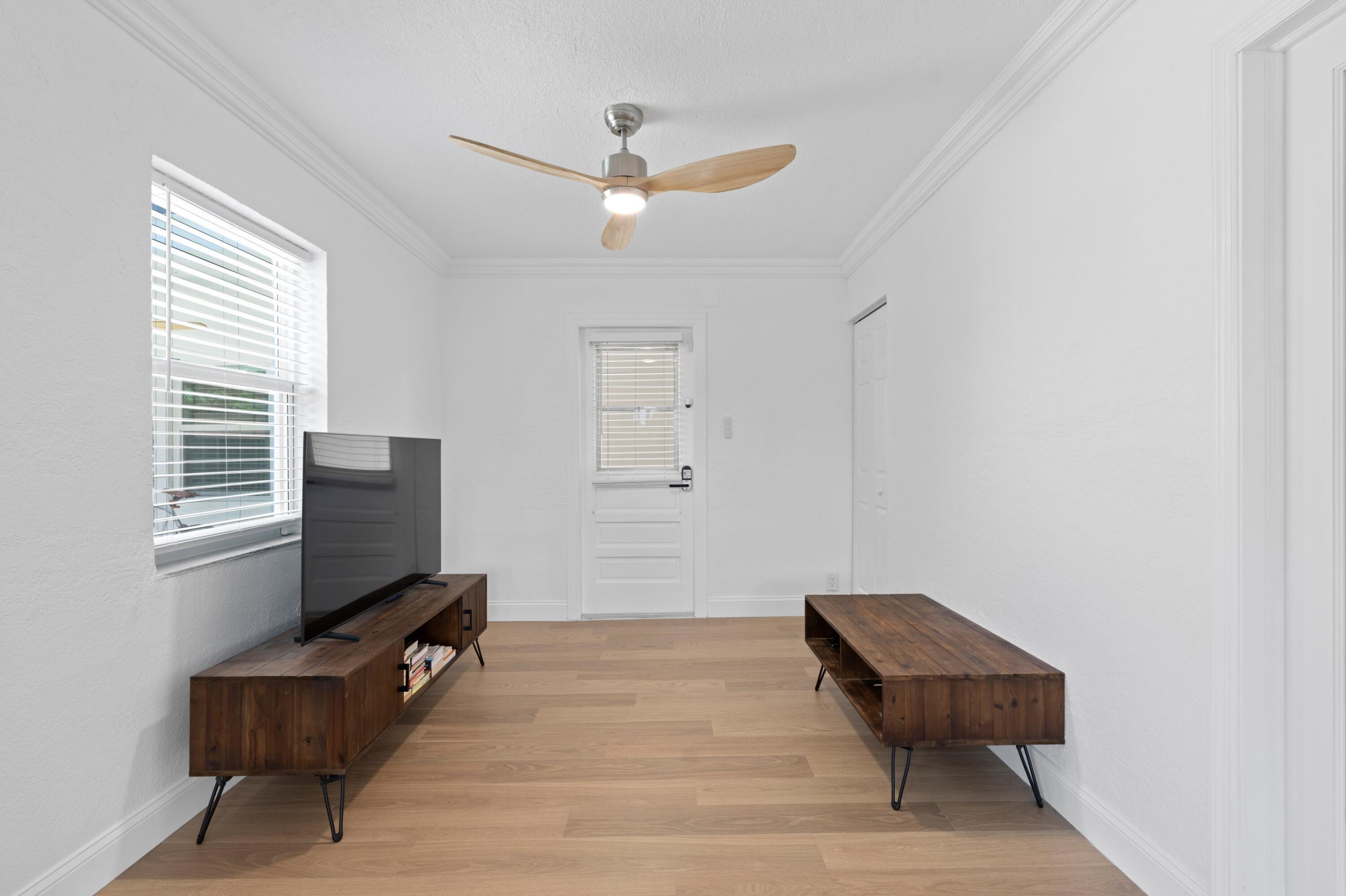 LAUDERDALE VILLAS - Residential