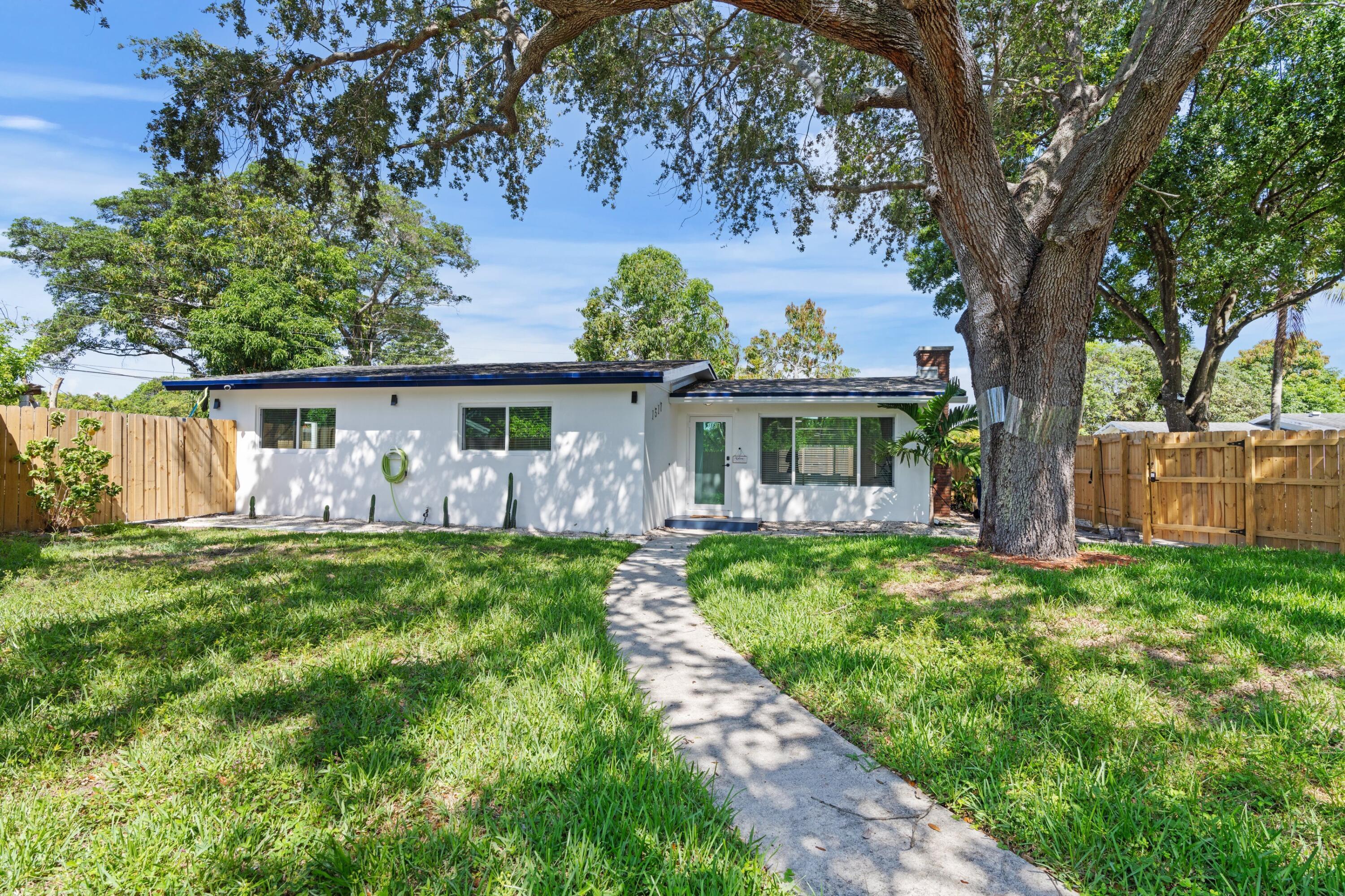 LAUDERDALE VILLAS - Residential