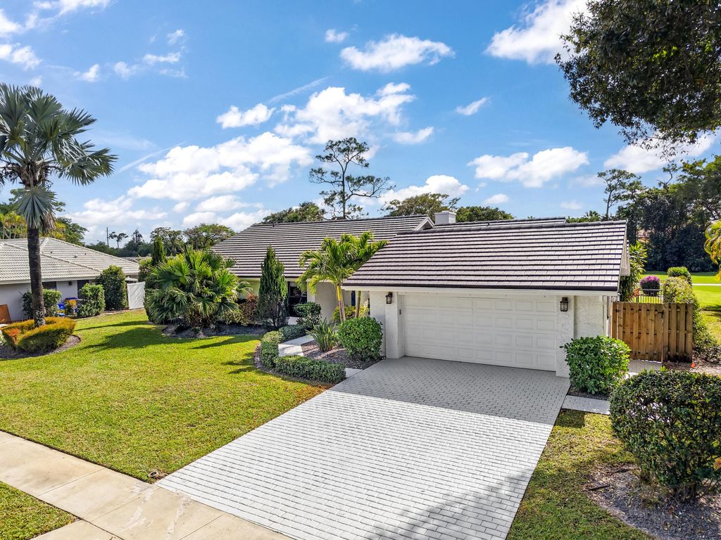 Photo of 10198 Boca Woods Lane, Boca Raton, FL 33428 (MLS # R11057901)