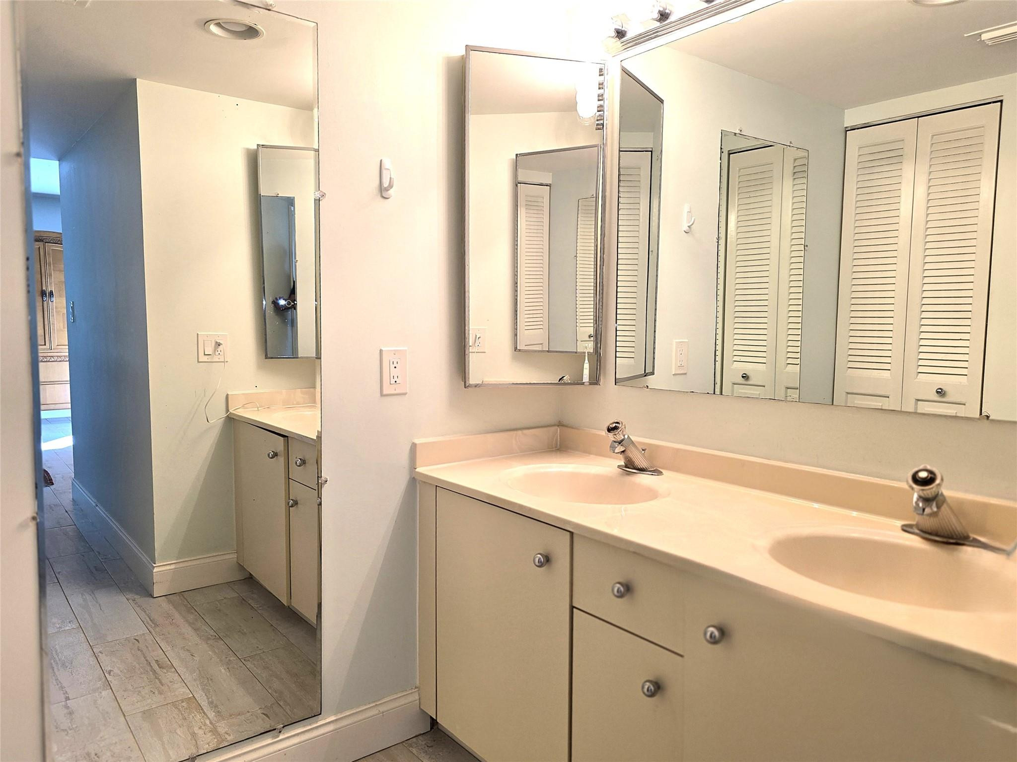 ARUBA VILLAGE - Residential