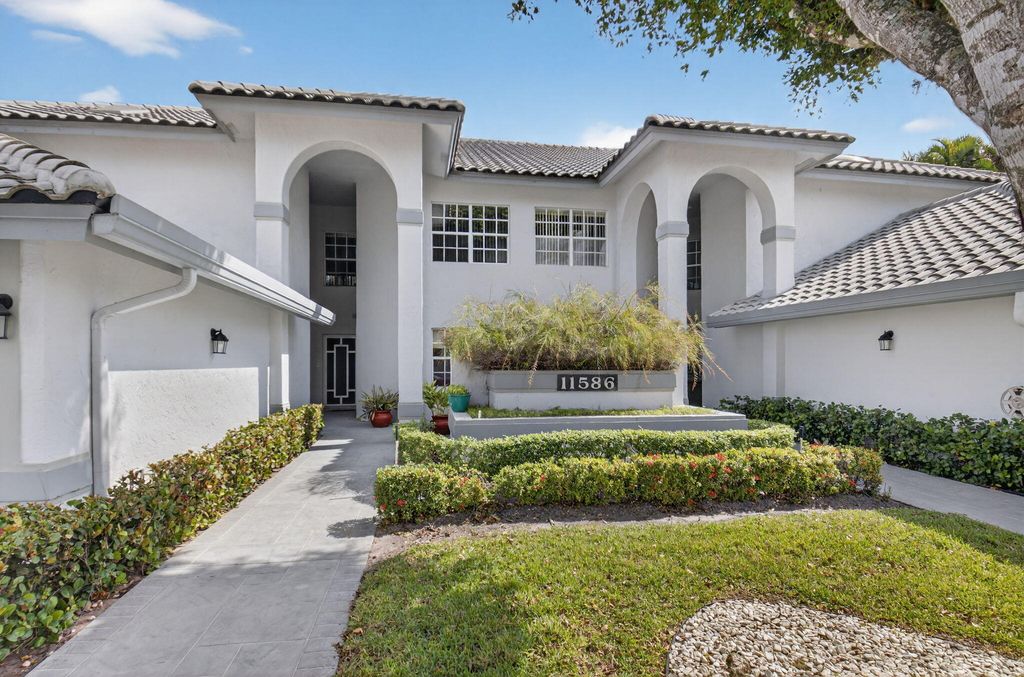 Photo of 11586 Briarwood Circle #1, Boynton Beach, FL 33437 (MLS # R11164877)