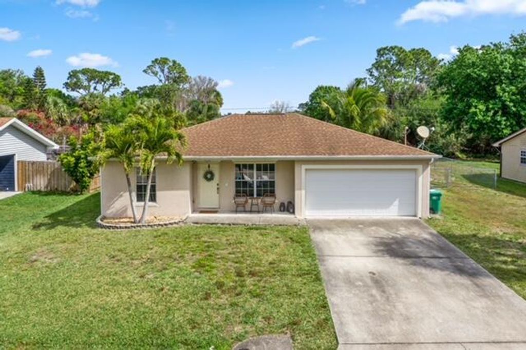 Photo of 5010 Hickory Drive, Fort Pierce, FL 34982 (MLS # R10777376)