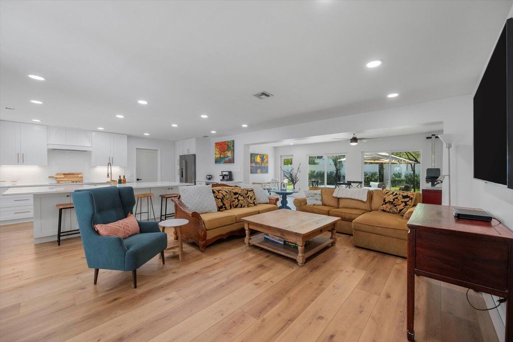 Photo of 310 Fairway N, Tequesta, FL 33469 (MLS # R10998911)