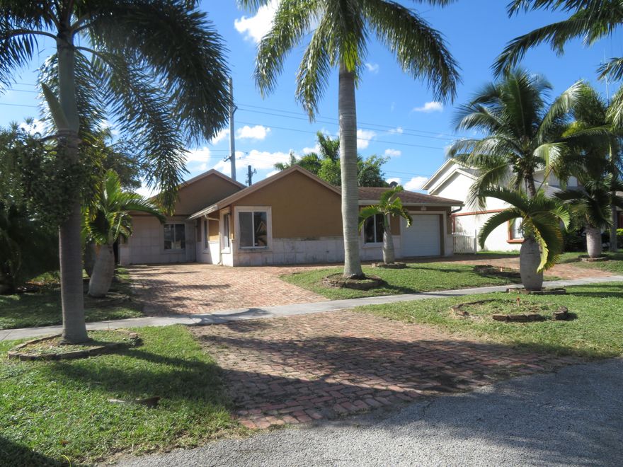 Contract fell trough due to property conditions and financing. Excellent opportunity to own a single family home 3/2 with a nice back yard and a circular driveway in a convenient location with NO HOA. Open eat in kitchen and family room dining combo. Home in need of REPAIRS, bring your creativity to fix it and make it your own home.