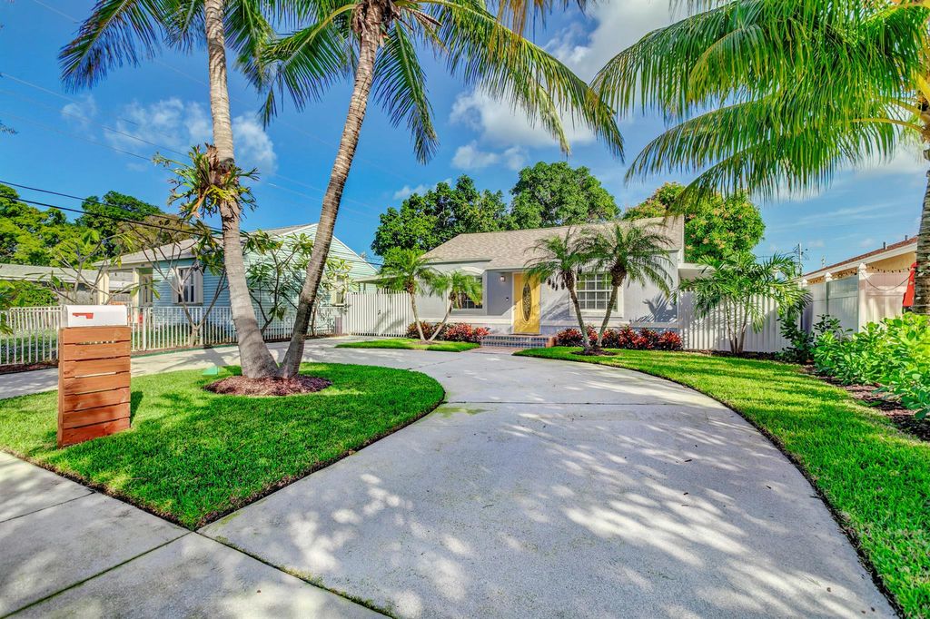 Photo of 4910 Garden Avenue, West Palm Beach, FL 33405 (MLS # R11109478)
