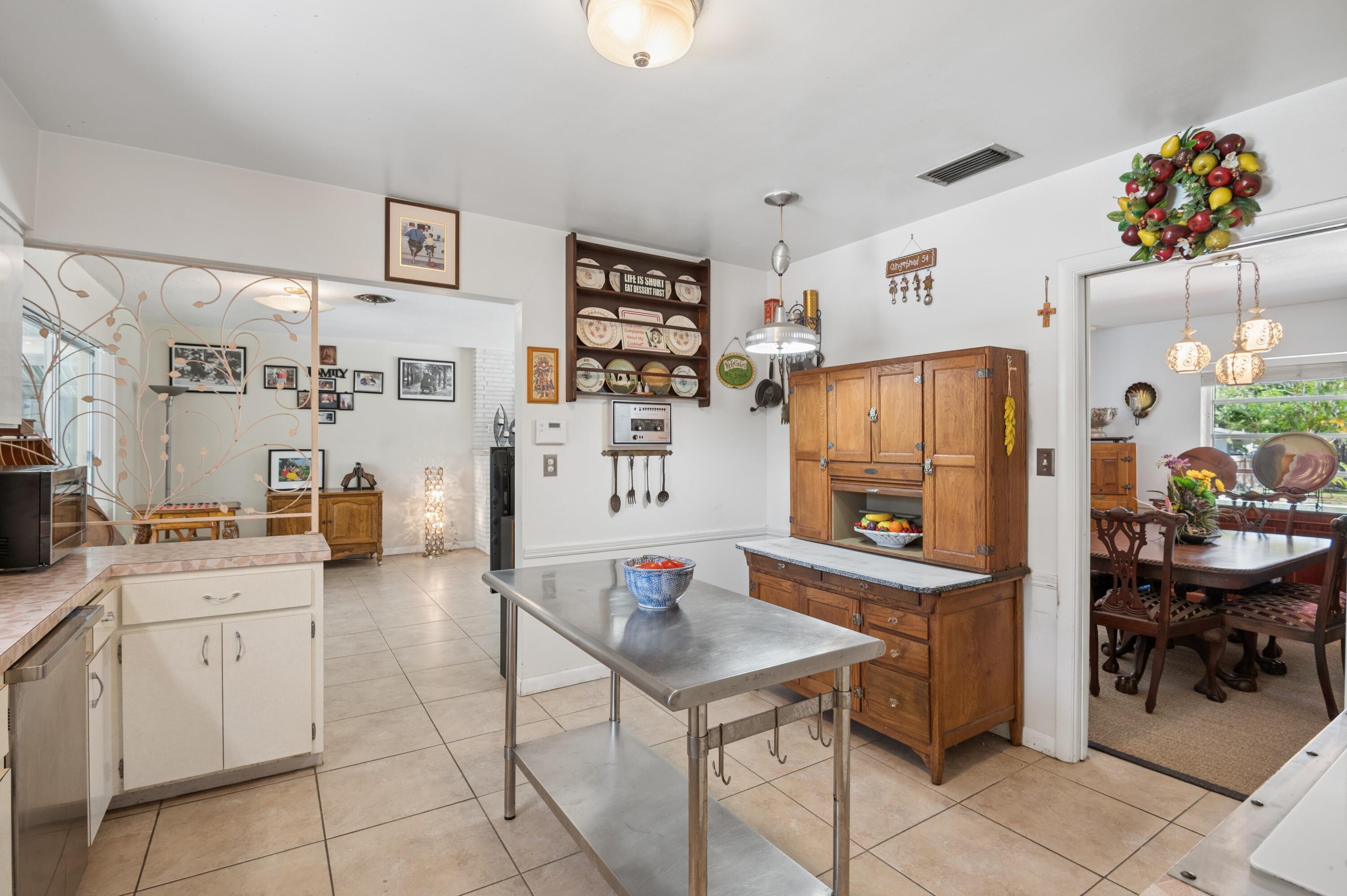 COUNTRY CLUB ESTATES UNIT - Residential