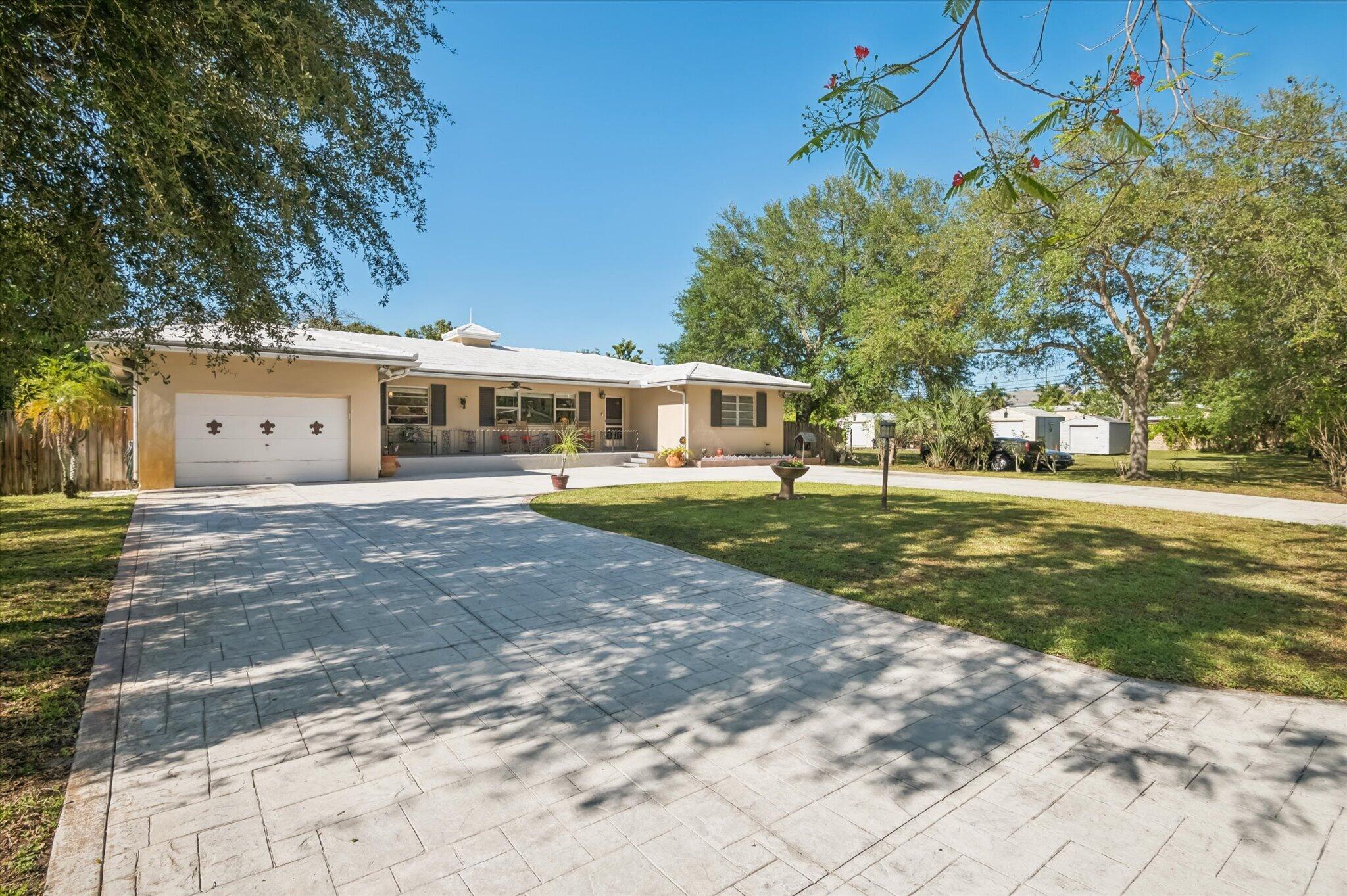 COUNTRY CLUB ESTATES UNIT - Residential
