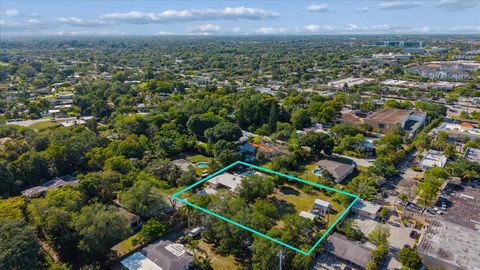 Tiny photo for 4011 SW 2nd Street, Plantation, FL 33317 (MLS # B26021070)