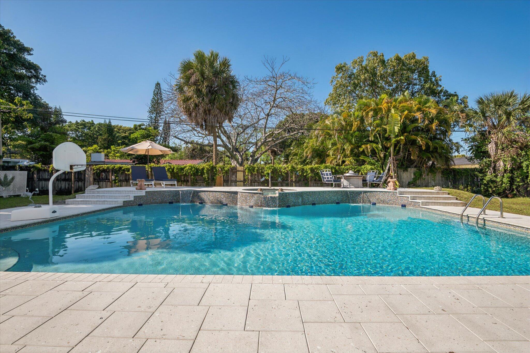 COUNTRY CLUB ESTATES UNIT - Residential