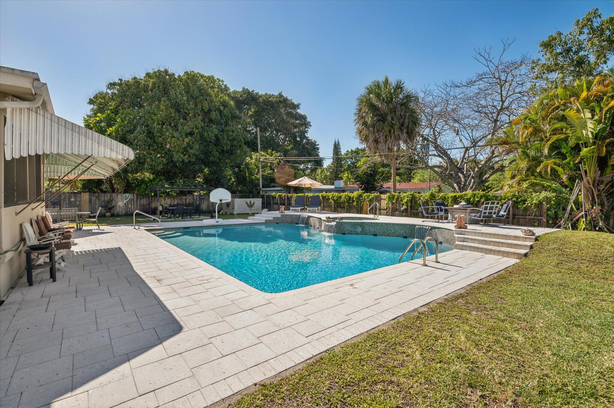 COUNTRY CLUB ESTATES UNIT - Residential