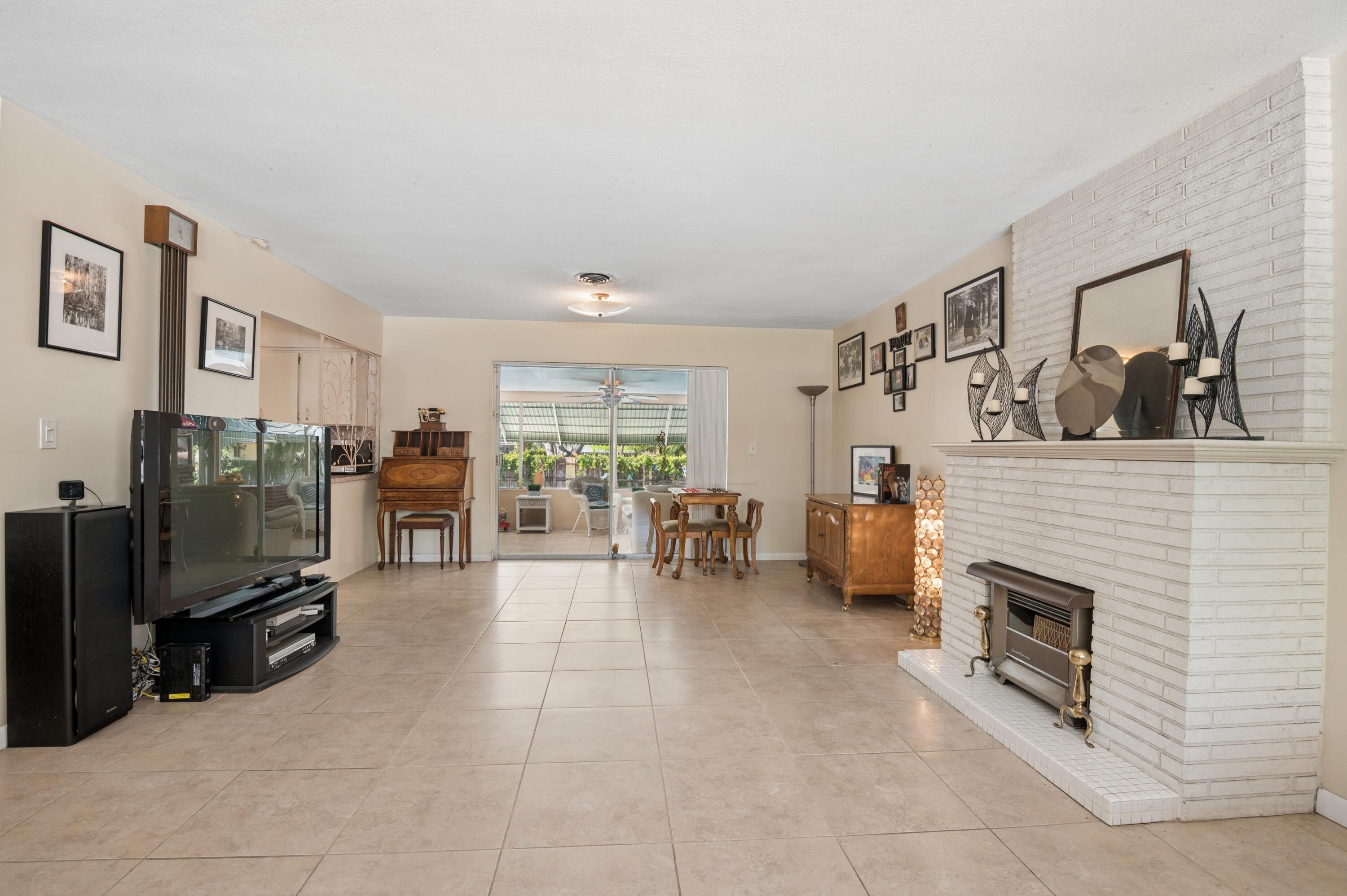 COUNTRY CLUB ESTATES UNIT - Residential