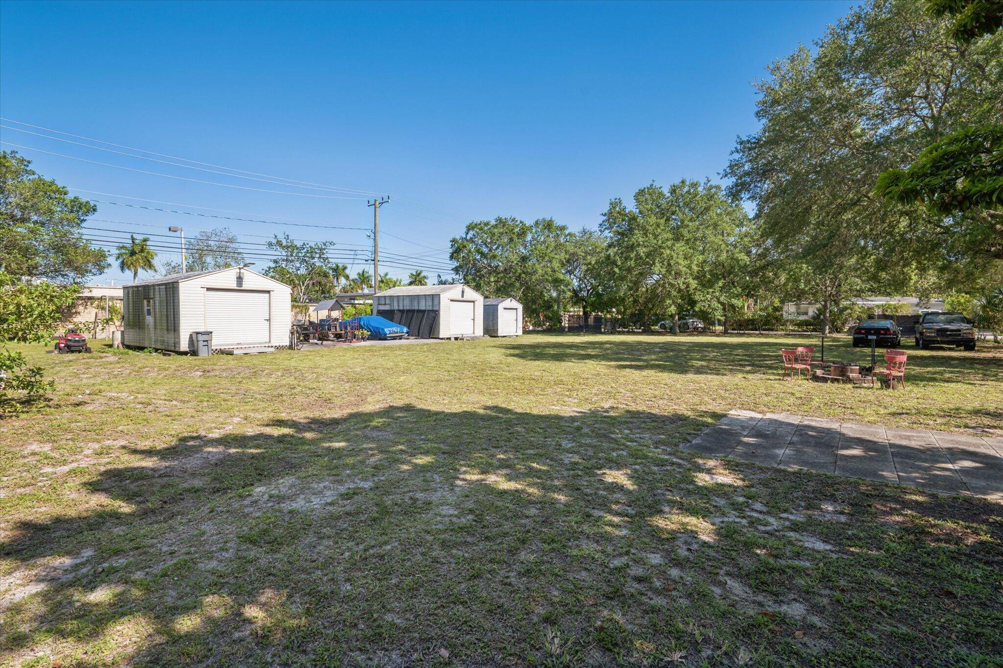 COUNTRY CLUB ESTATES UNIT - Residential