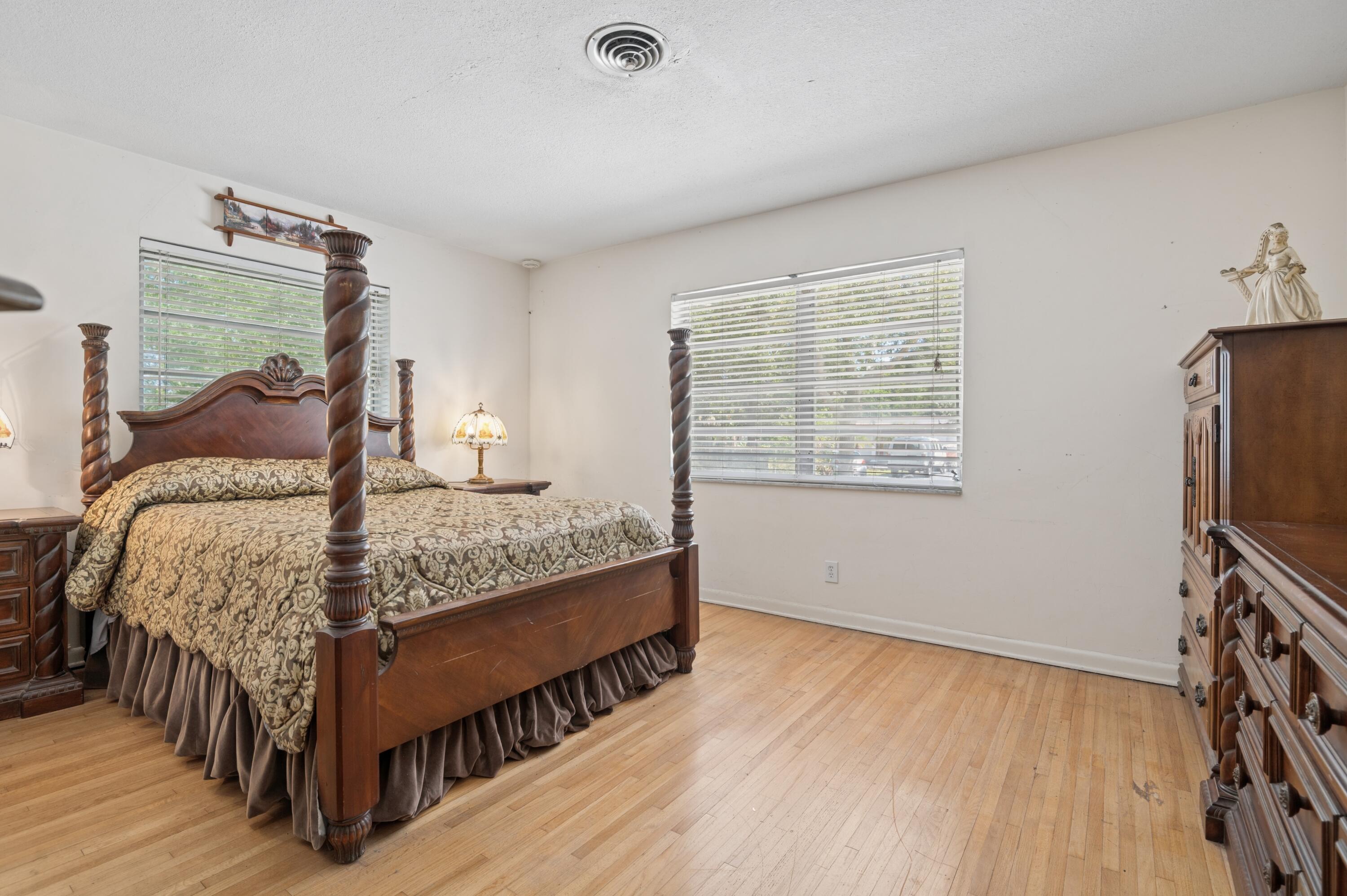 COUNTRY CLUB ESTATES UNIT - Residential