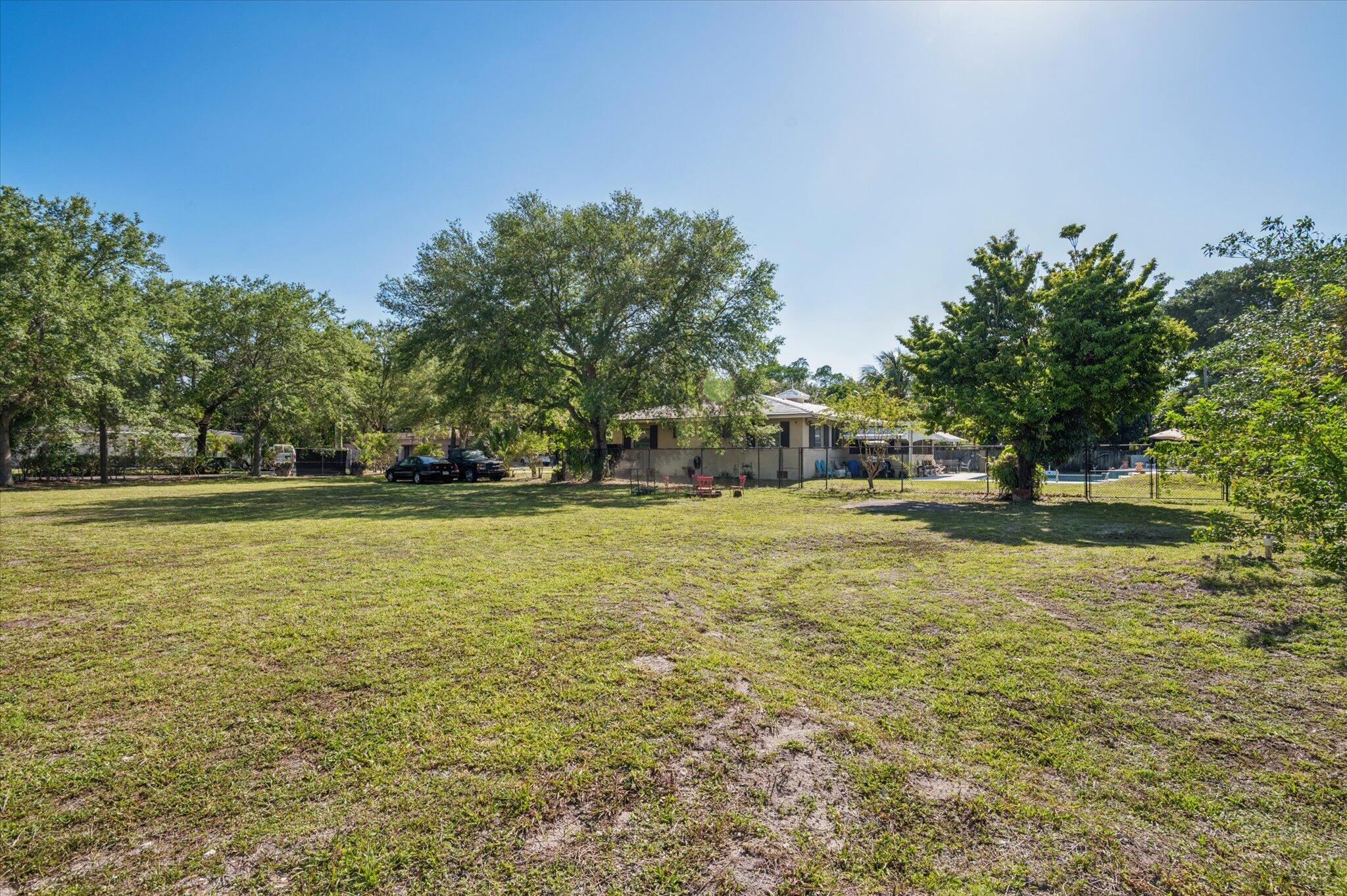 COUNTRY CLUB ESTATES UNIT - Residential