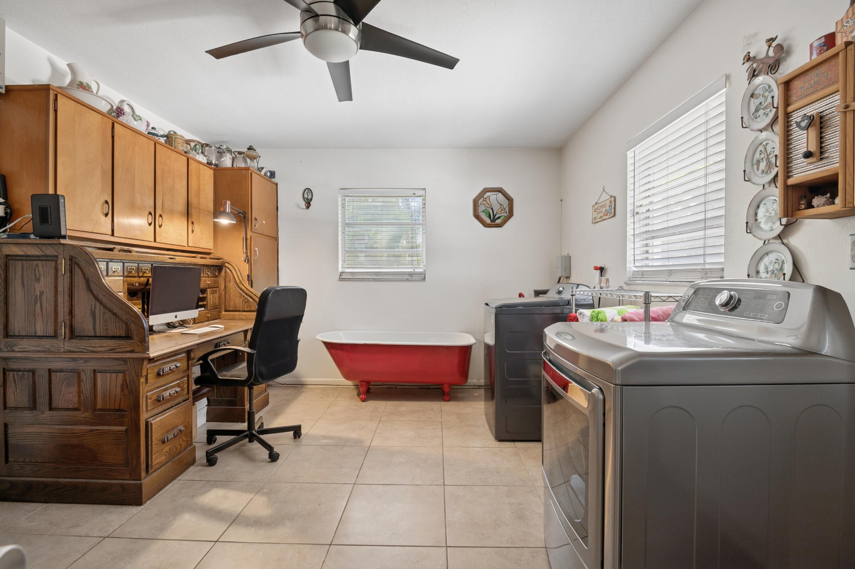COUNTRY CLUB ESTATES UNIT - Residential