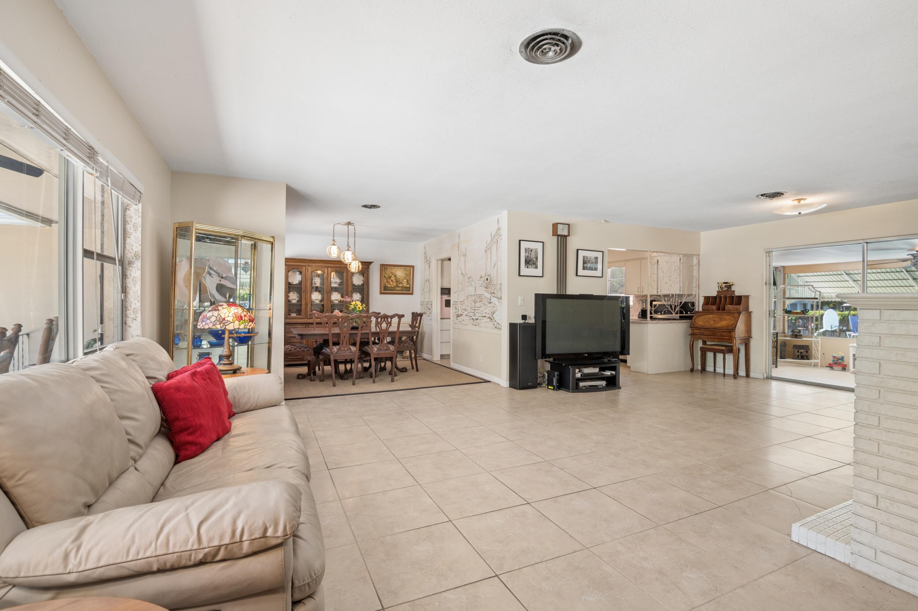 COUNTRY CLUB ESTATES UNIT - Residential