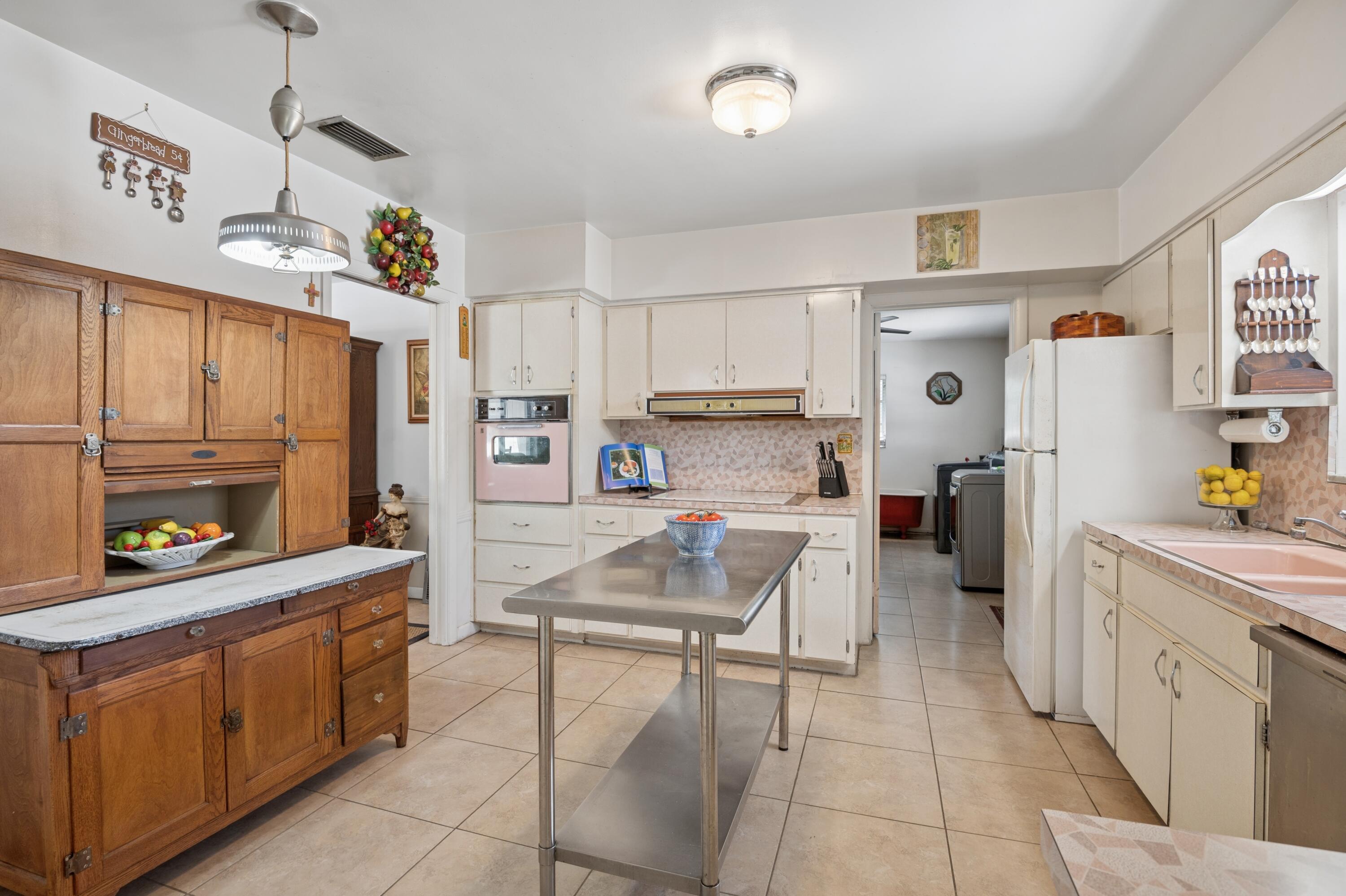COUNTRY CLUB ESTATES UNIT - Residential