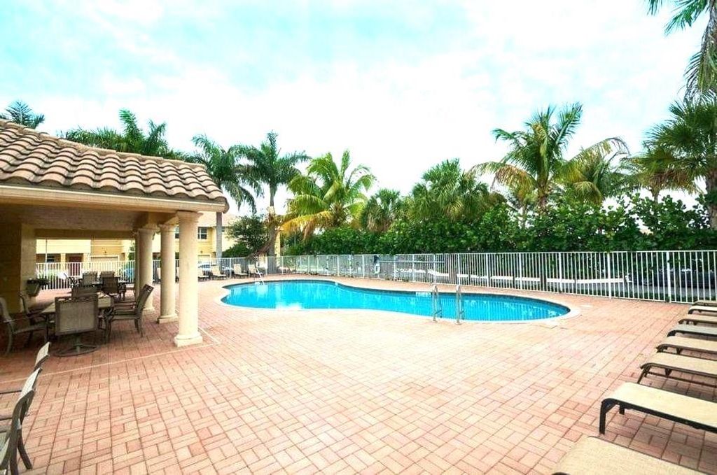 Photo of 1826 Via Sofia, Boynton Beach, FL 33426 (MLS # F10517949)