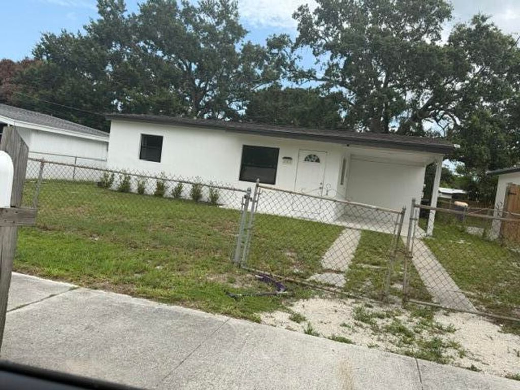 Photo of 2002 Avenue P, Fort Pierce, FL 34950 (MLS # B26045835)