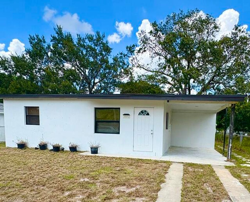 Photo of 2002 Avenue P, Fort Pierce, FL 34950 (MLS # B26045835)