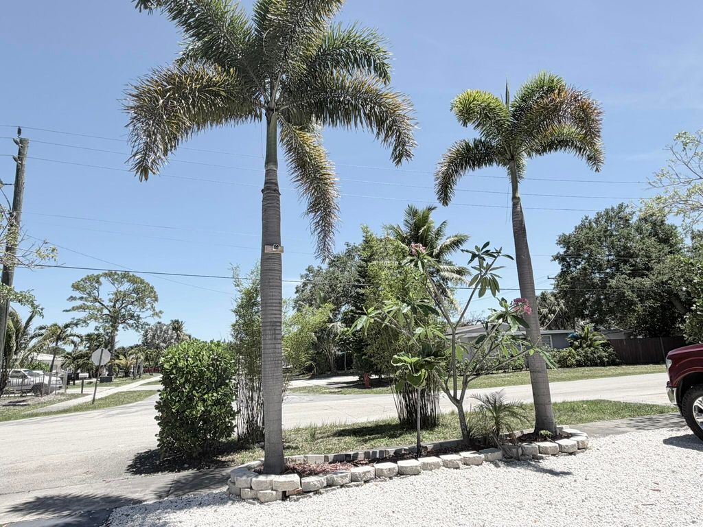 Photo of 1413 SW 23rd Avenue, Fort Lauderdale, FL 33312 (MLS # B26022014)