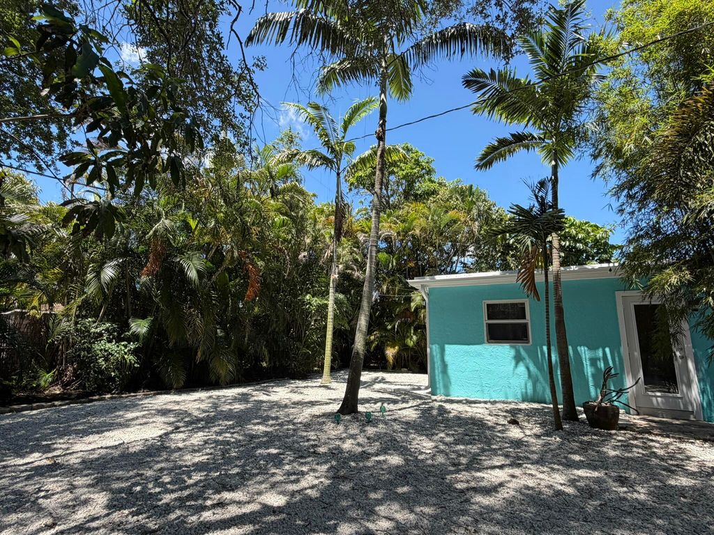 Photo of 1413 SW 23rd Avenue, Fort Lauderdale, FL 33312 (MLS # B26022014)