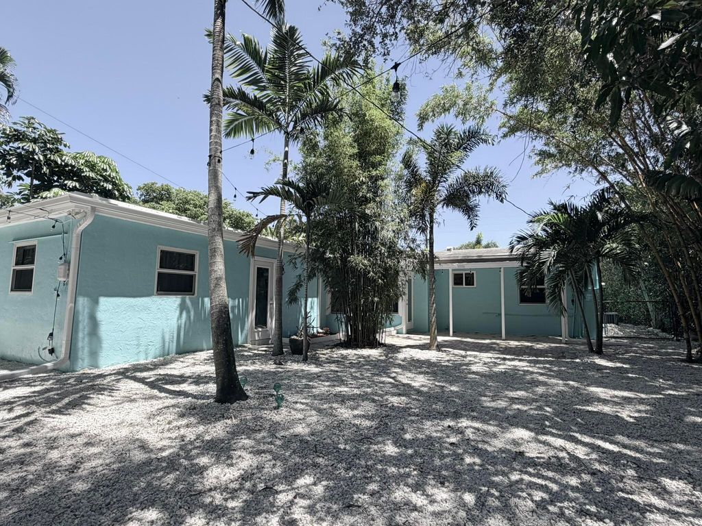 Photo of 1413 SW 23rd Avenue, Fort Lauderdale, FL 33312 (MLS # B26022014)