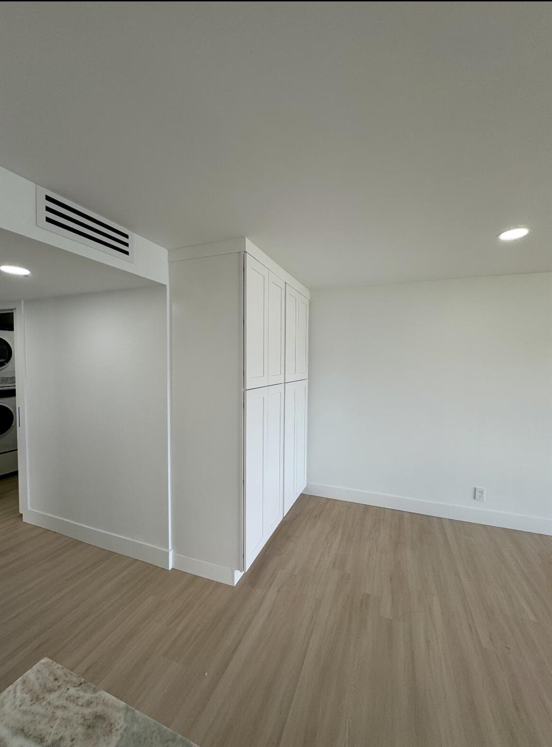 KINGS POINT - Residential