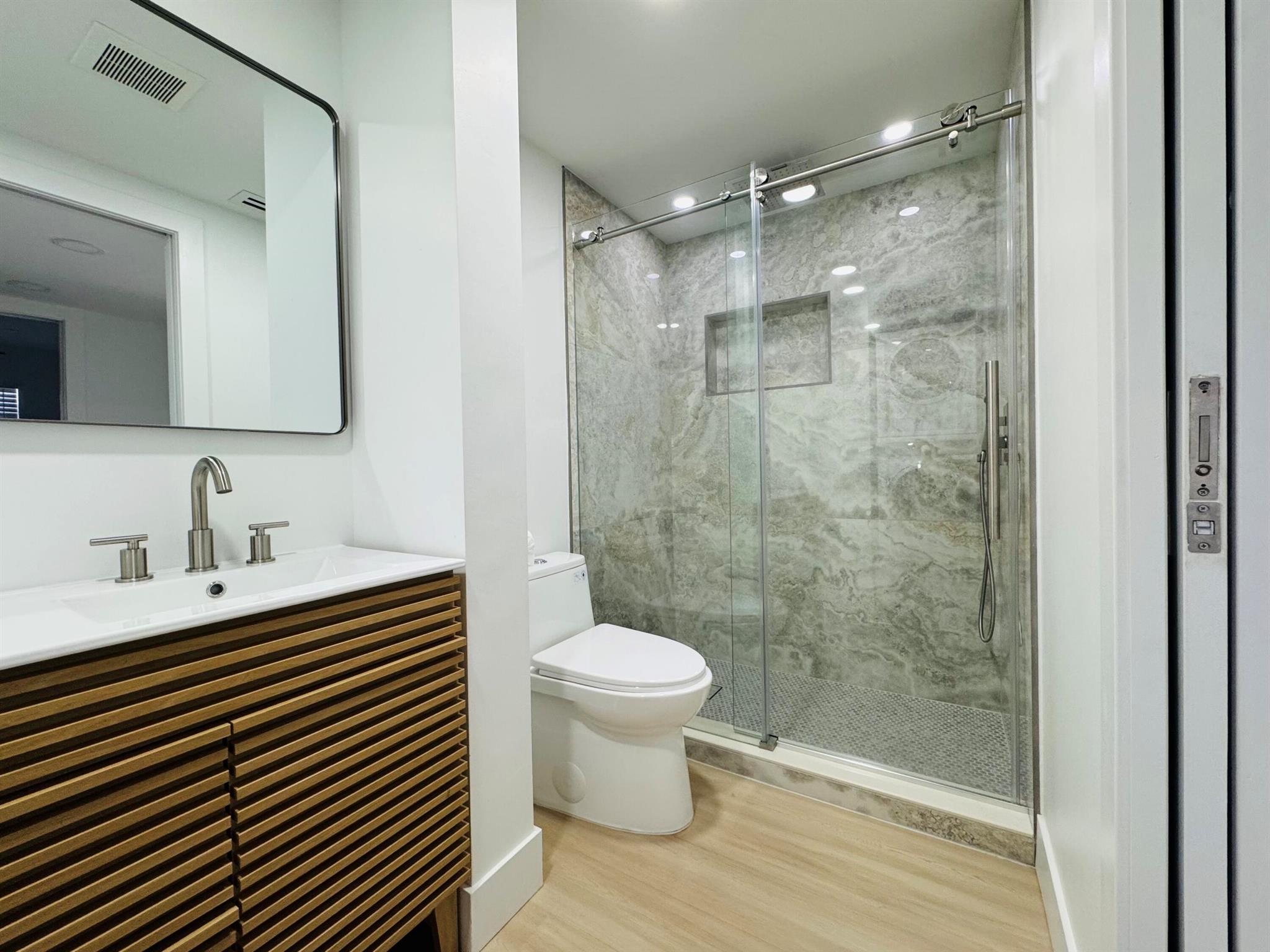 KINGS POINT - Residential