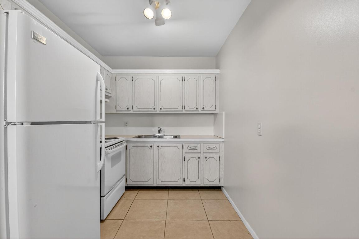 CENTURY VILLAGE EASTHAMPTON CONDO - Residential