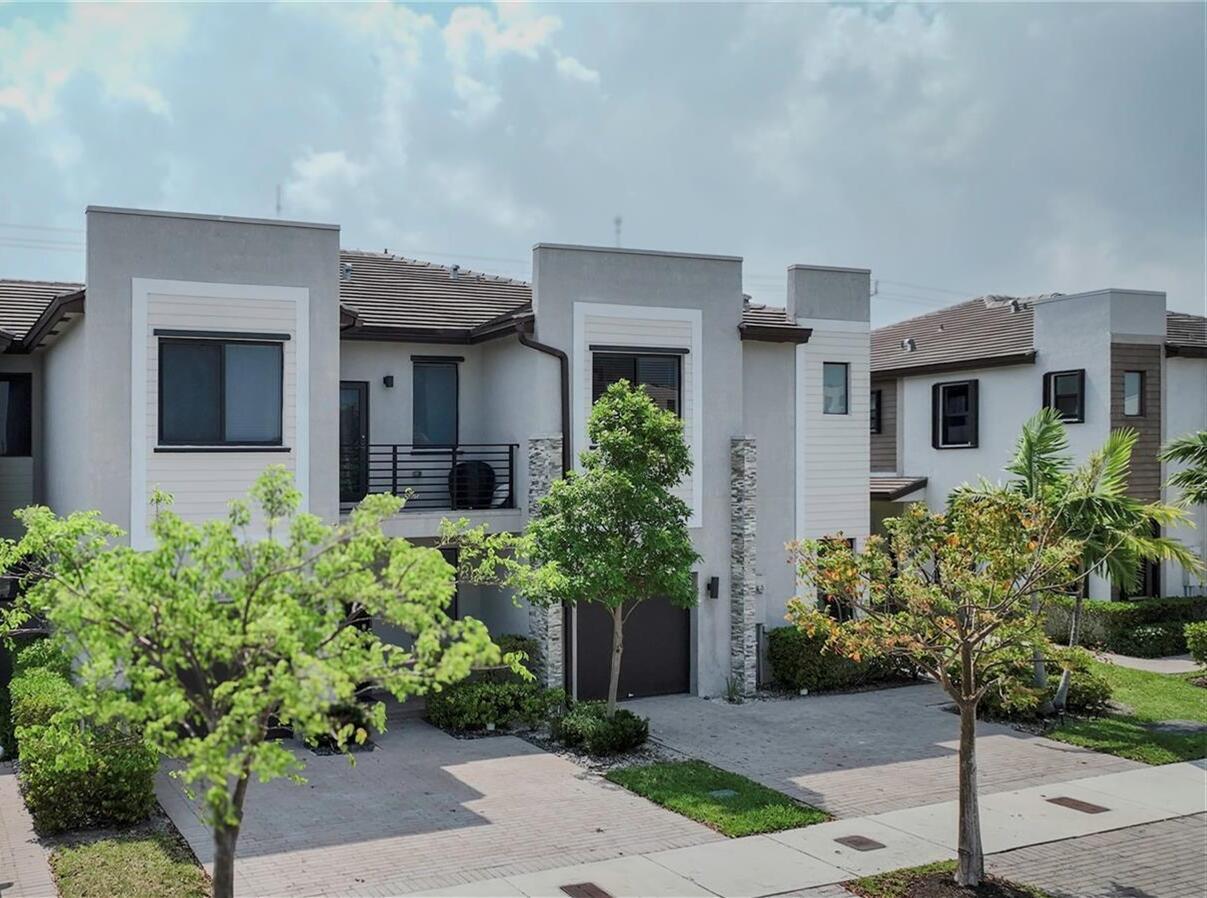 VIA VENTURA NEIGHBORHOOD 2 - Residential Lease