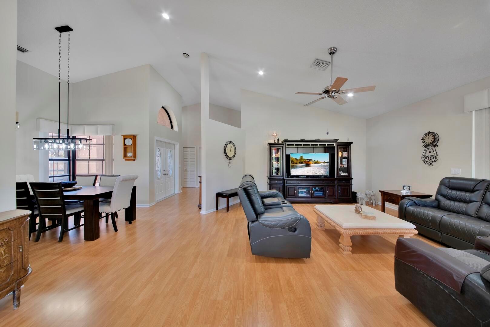 BOCA GREENS - Residential