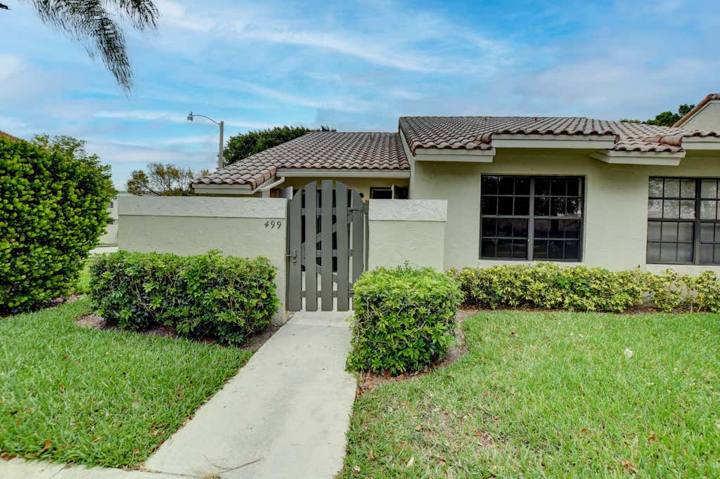 Photo of 499 HARDWOOD Place #H-29, Boca Raton, FL 33431 (MLS # B26061967)
