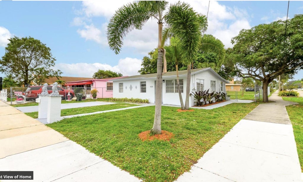 Photo of 145 SW 13th Avenue, Delray Beach, FL 33444 (MLS # B26036258)