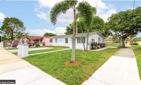Photo of 145 SW 13th Avenue, Delray Beach, FL 33444 (MLS # B26036258)