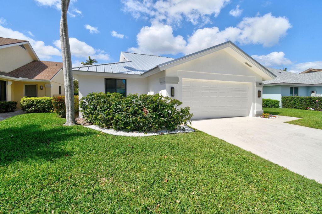 Photo of 198 Ridge Road, Jupiter, FL 33477 (MLS # B26015171)
