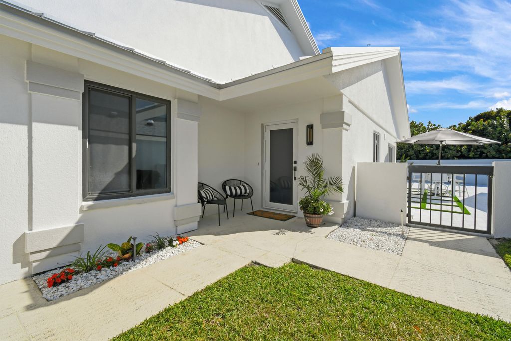 Photo of 198 Ridge Road, Jupiter, FL 33477 (MLS # B26015171)