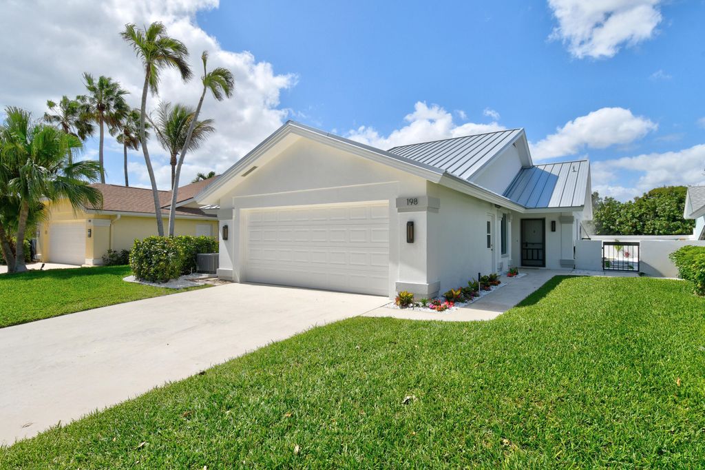 Photo of 198 Ridge Road, Jupiter, FL 33477 (MLS # B26015171)