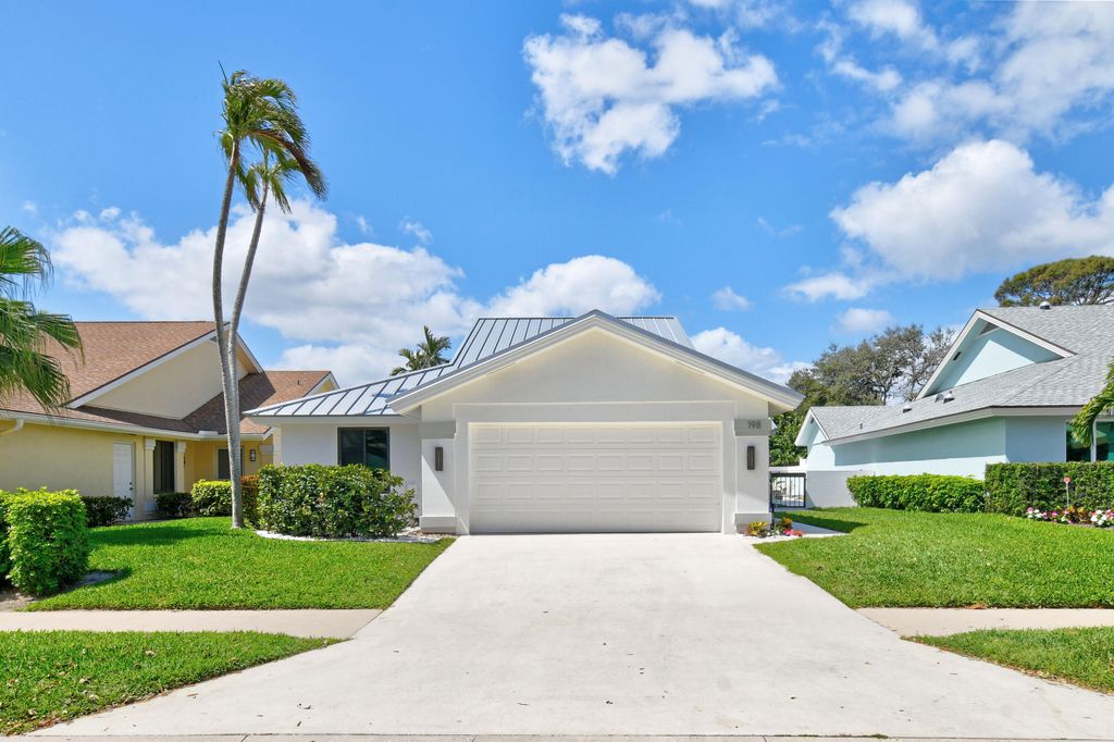 Photo of 198 Ridge Road, Jupiter, FL 33477 (MLS # B26015171)