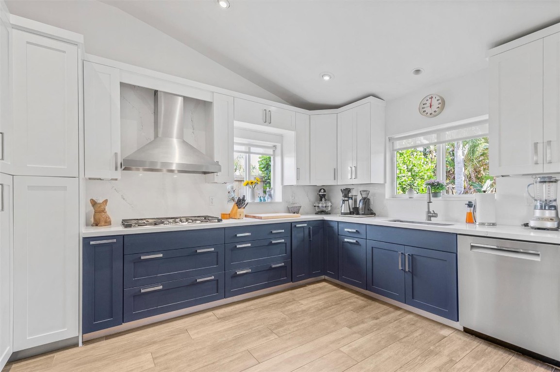 Poinsettia Heights - Residential