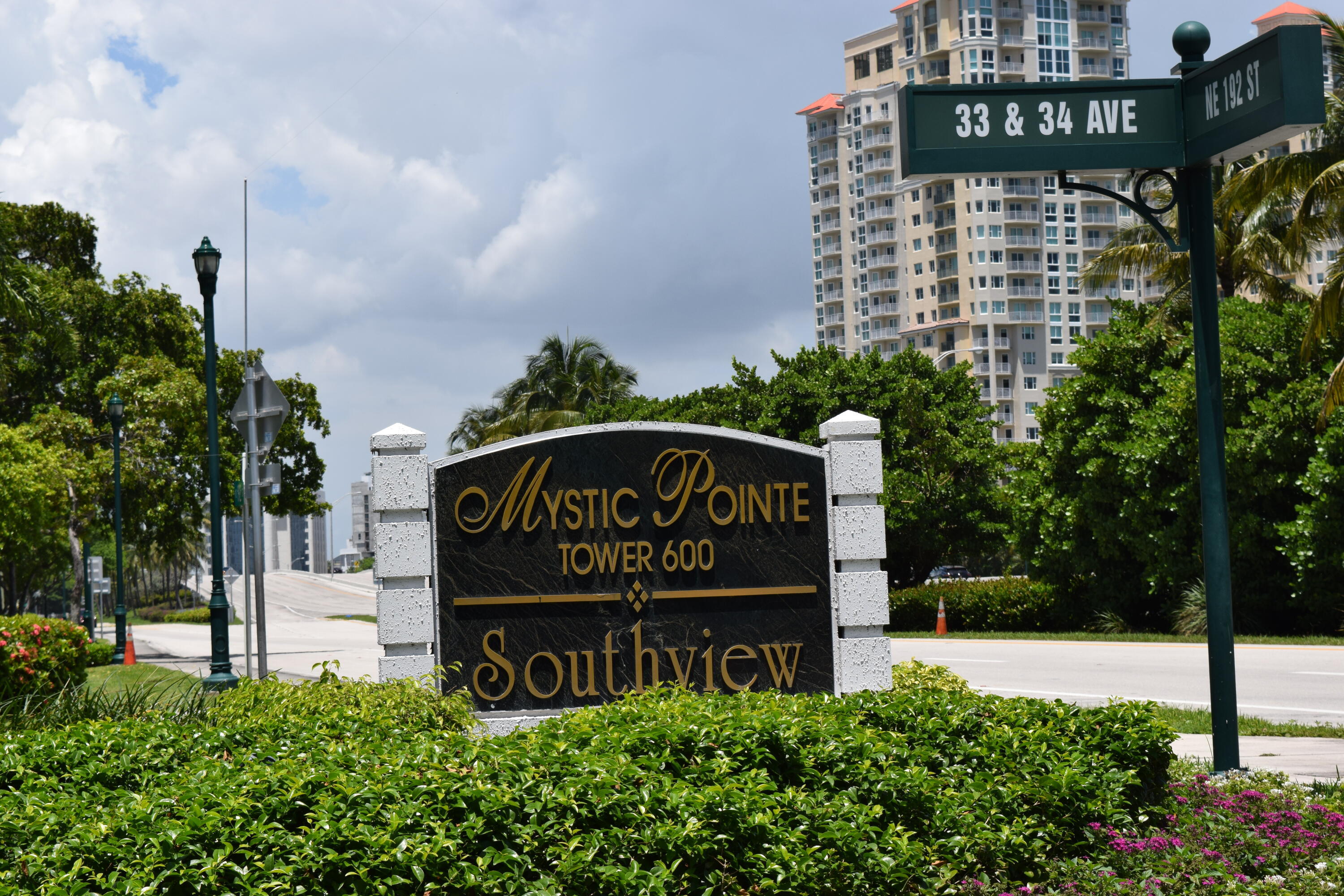MYSTIC POINTE TOWER 600 CONDO - Residential