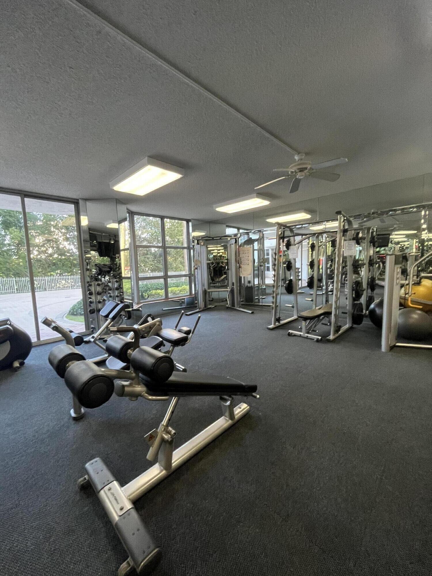 MYSTIC POINTE TOWER 600 CONDO - Residential