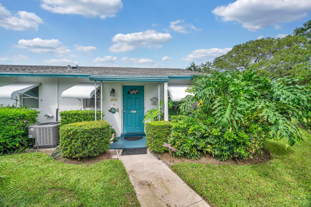 Photo of 10162 Meridian Way N #4, Palm Beach Gardens, FL 33410 (MLS # R11018732)