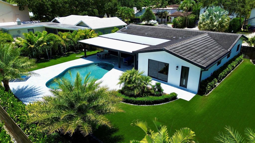 Photo of 910 SW 21st Street, Boca Raton, FL 33486 (MLS # R11102457)