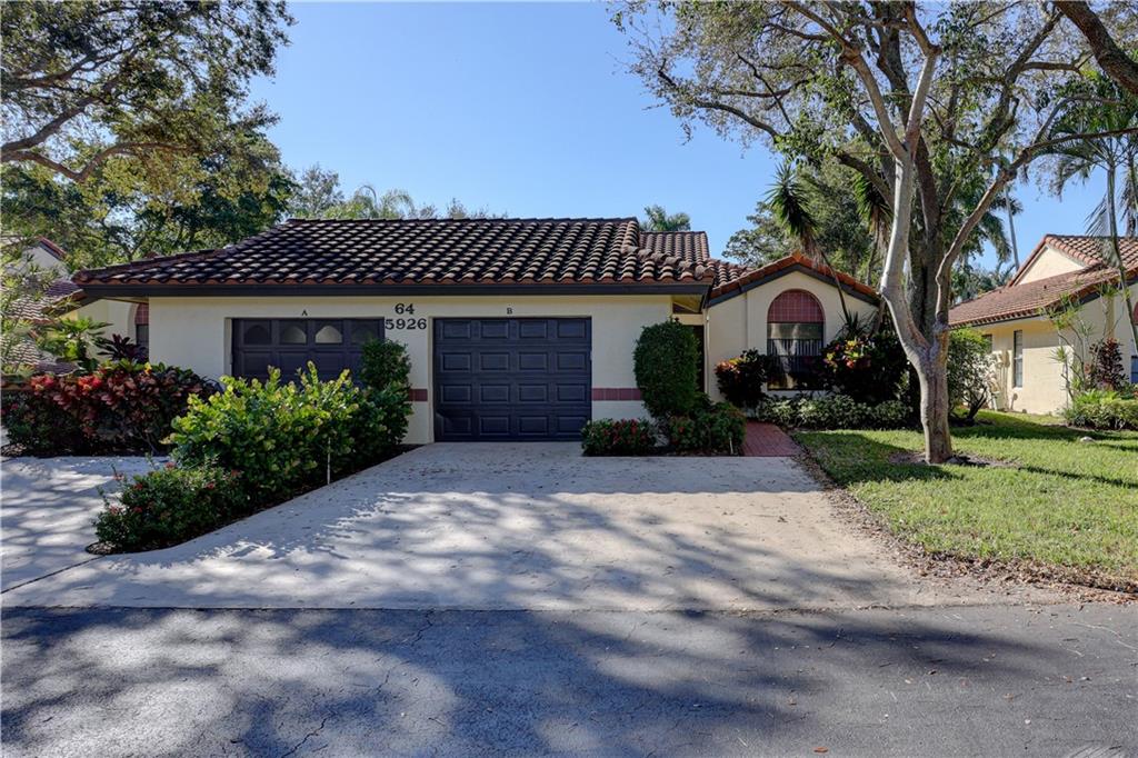 Palm Chase Lakes - Residential